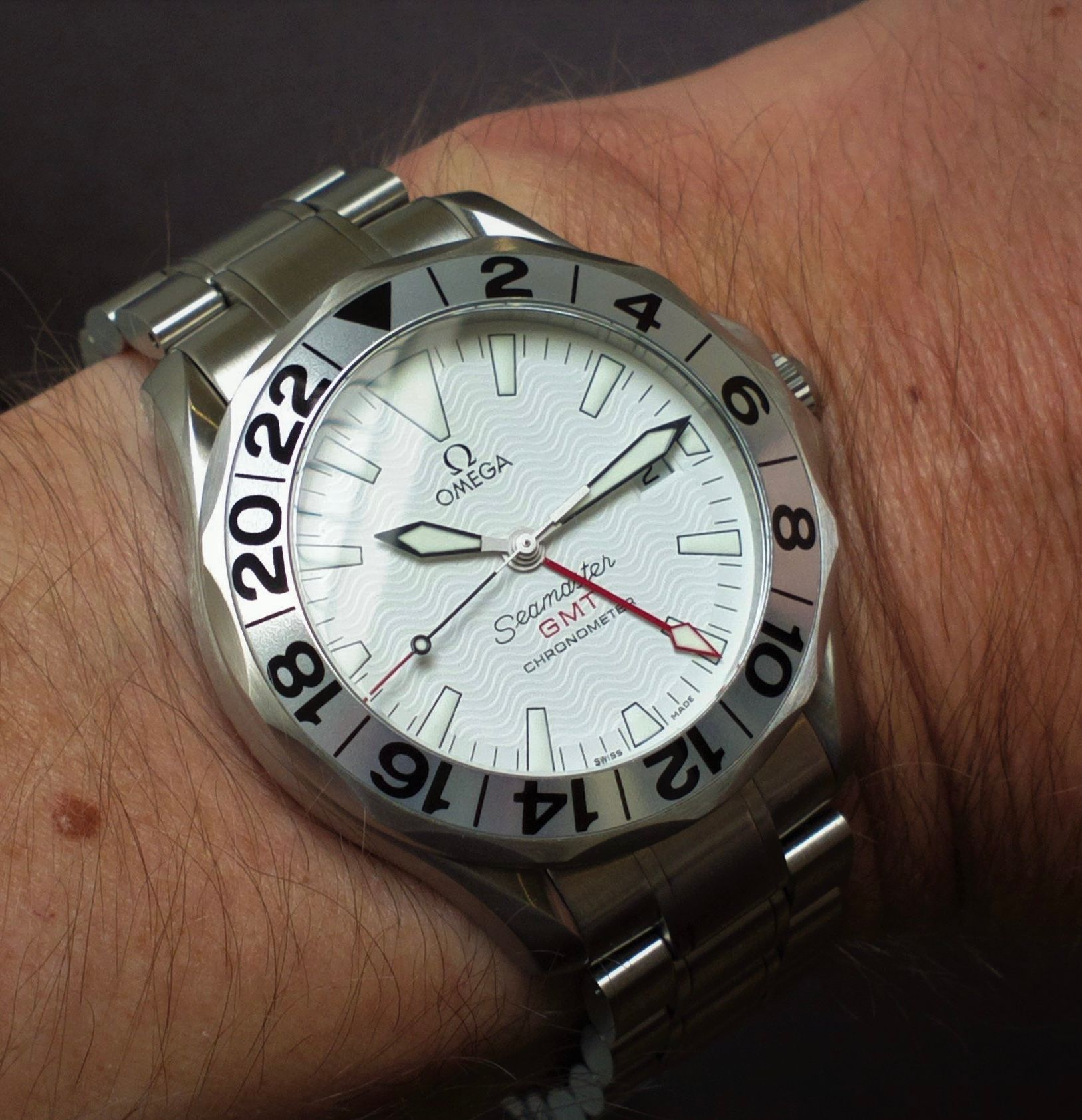 Omega seamaster gmt on sale 50th anniversary review