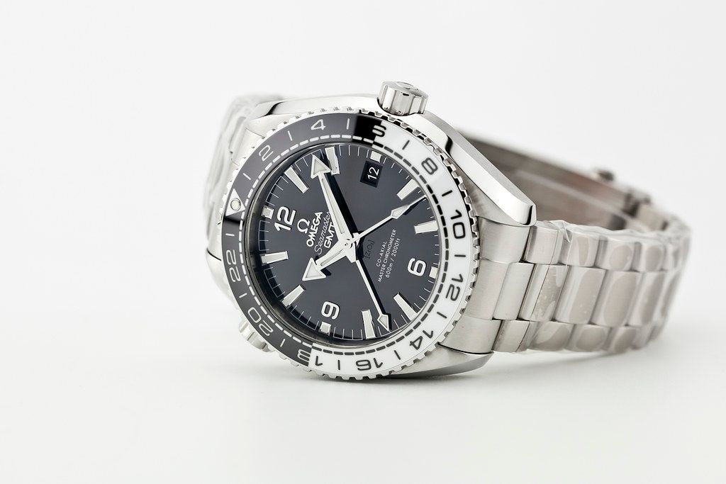 Omega Oreo - The 2nd Generation Planet Ocean GMT Ref 215.30.44.22.01.001